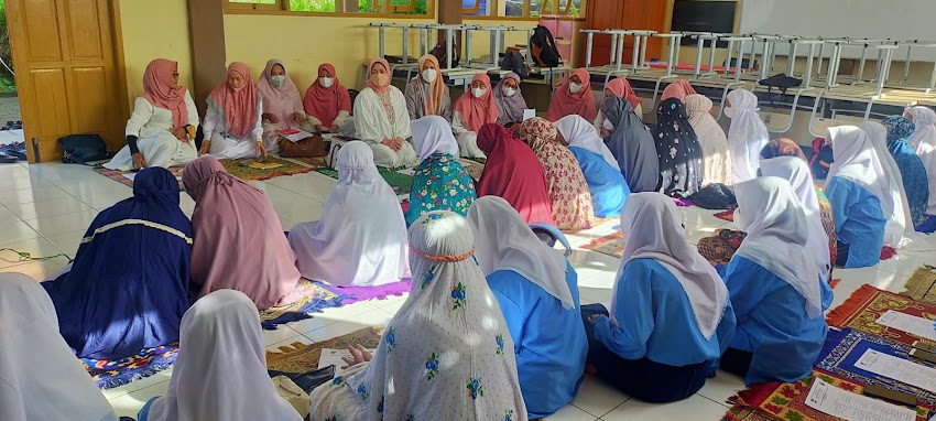 Istighosah Akbar Siswa Kelas IX SMP Negeri 3 Cisarua Bandung Barat