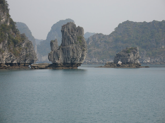 Rochers et îlots de la baie d'Along, Vietnam