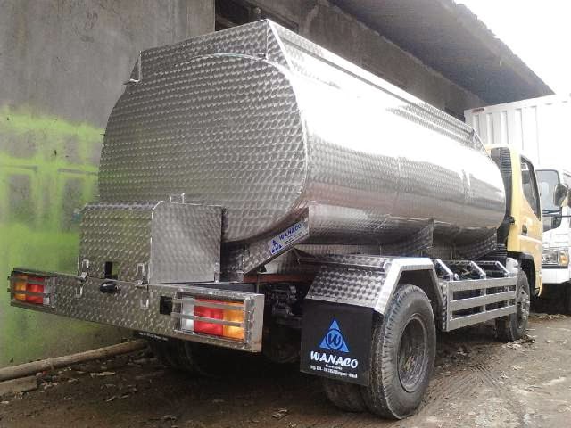 WANACO caroserie Truk  Tangki  Air  5000 liter 