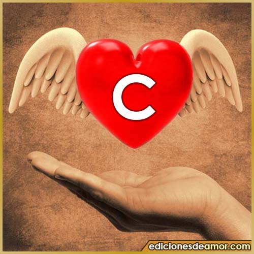 corazón con alas con letra C