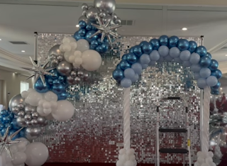 Videoanleitung um eine Ballongirlande selber zu machen.