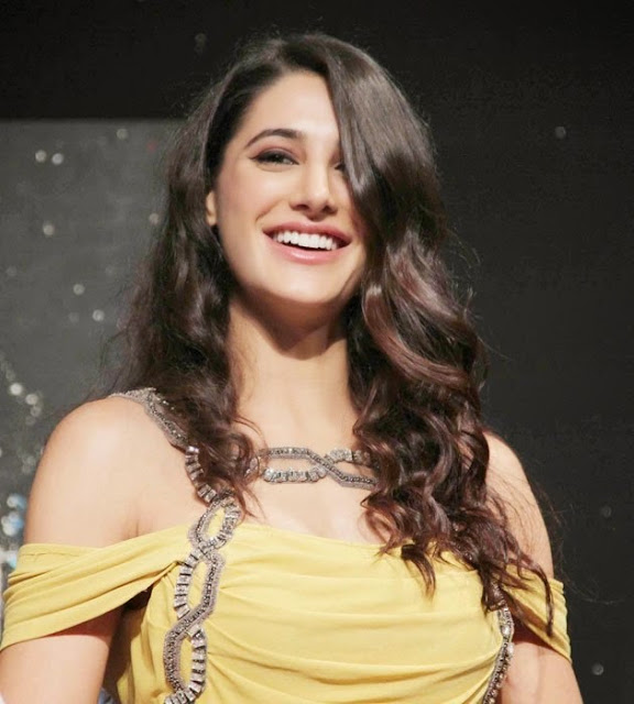Nargis Fakhri Hot Smile Pictures Gallery