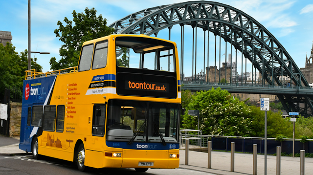 Toon tour bus