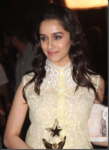 Max-stardust-awards-2012-shraddha-kapoor