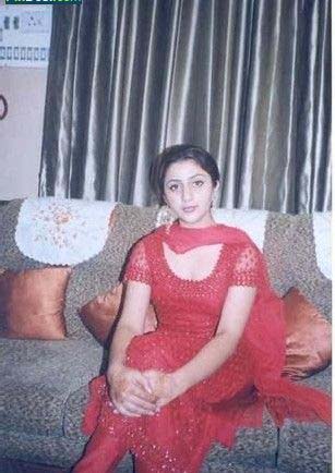 Hot and Sexy Indian Pakistani Desi Girls Photos in Saree