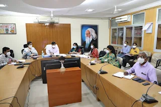समयसीमा पत्रों की समीक्षा बैठक में कलेक्टर ने दिये निर्दे