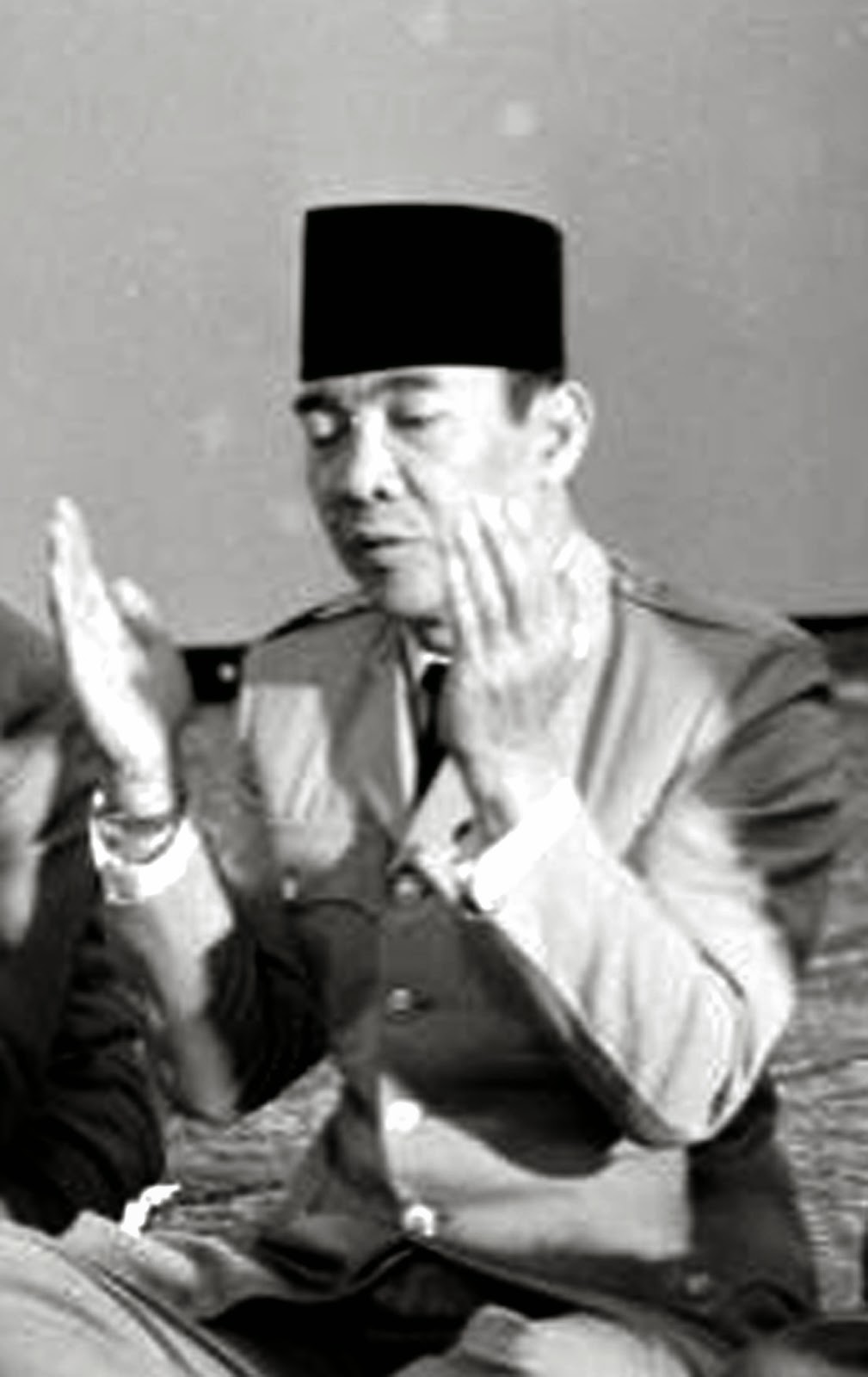 Perjalanan Ruhani Bung Karno Mistikus Cinta