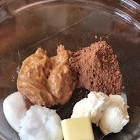 KETO CHOCOLATE PEANUT BUTTER FAT BOMBS (QUICK & EASY!)
