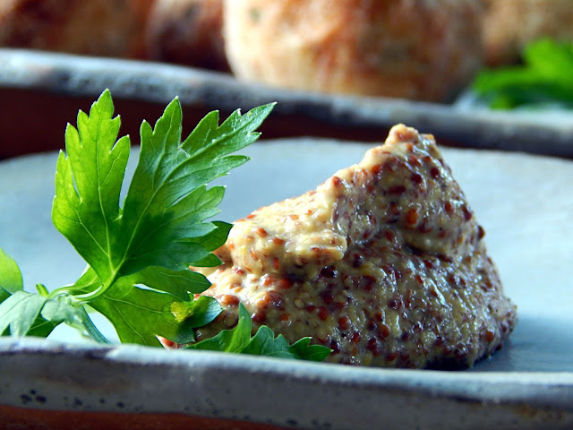 Com Cerveja, o tradicional Bolinho de Bacalhau