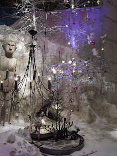 holiday window displays