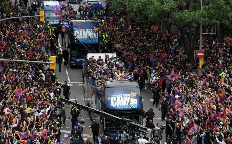 Barcelona men, women celebrate dual league titles with city parade