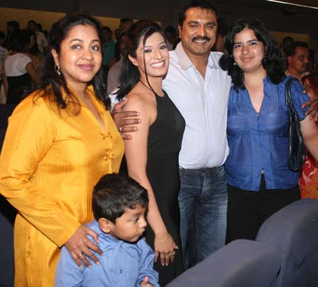 Varalaxmi Sarathkumar family