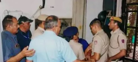 दिल्ली पुलिस की टीम ने सीएम अरविंद केजरीवाल के आवास से लैपटॉप, सीसीटीवी डीवीआर किया जब्त, Delhi Police team seized laptop, CCTV DVR from CM Arvind Kejriwal's residence.