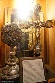 Objetos Religiosos en el Great Hall del Castillo Hammond, Gloucester