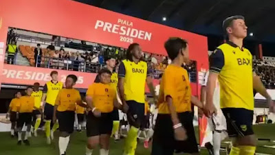  Oxford United memastikan tiket ke final Piala Presiden 2025 usai menang telak 4-0 atas Arema FC pada laga terakhir Grup A di Stadion Si Jalak Harupat
