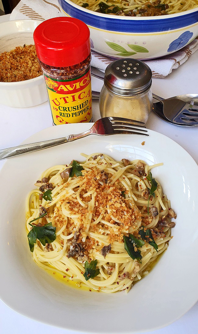 Spaghetti with anchovies