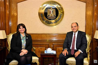 "أحمد سمير" يستقبل وزيرة الهجرة ويستعرضان سبل تنفيذ مشروع إنشاء شركة مساهمة للمصريين بالخارج