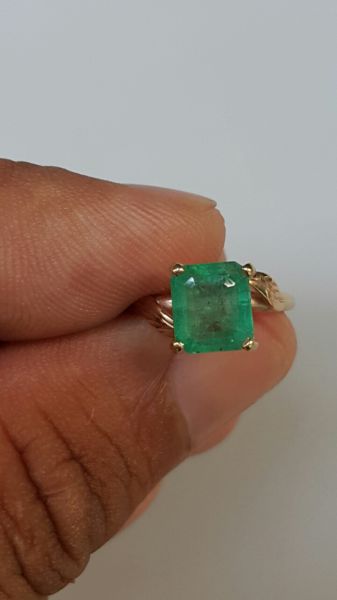 nhẫn vàng nữ đá emerald ngọc lục bảo