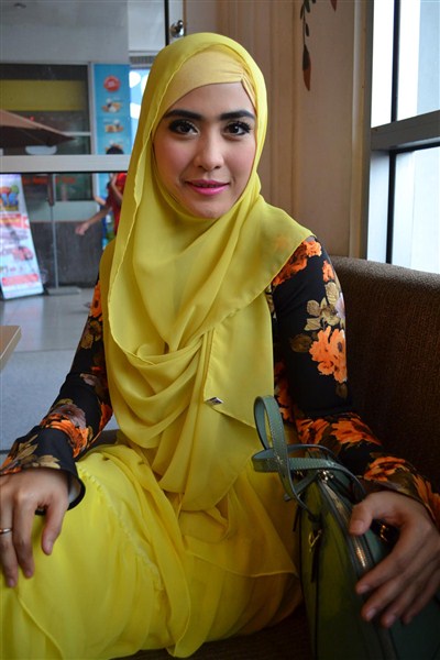 trend model gaya hijab ala april jasmine terbaru 2015/2016 trend model gaya hijab ala april jasmine terbaru 2015/2016