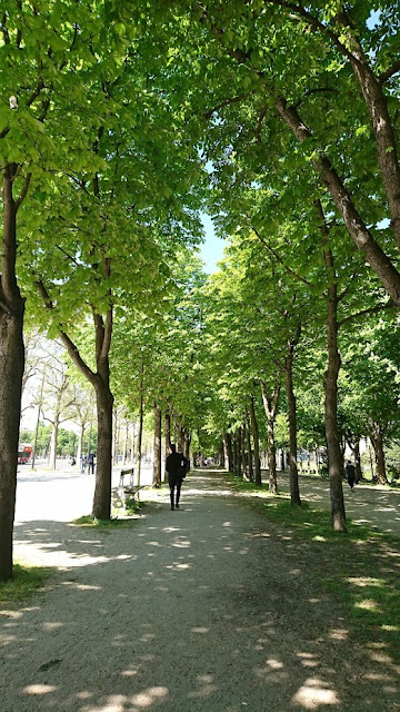 11-paris-street-downtown-4-day-paris-itinerary
