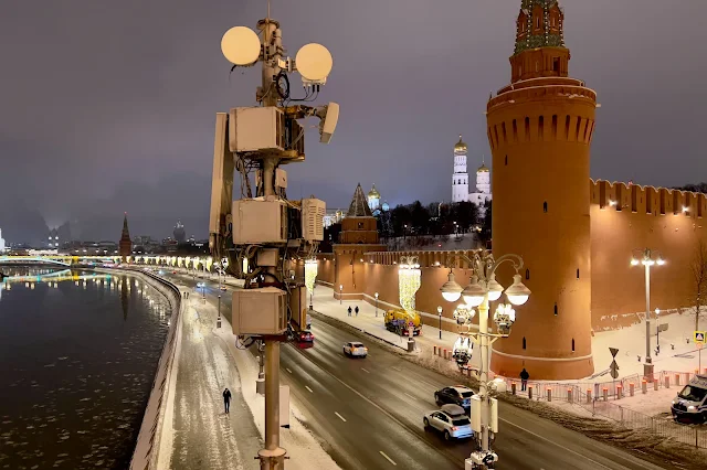 вид с Большого Москворецкого моста, Москва-река, Кремлёвская набережная, Кремль, антенна