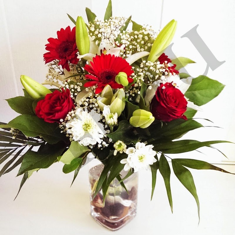 http://www.flowersdelivery4u.co.uk/flowers-category.htm