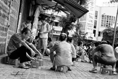 Iced tea sidewalk - the popular culture of Hanoi