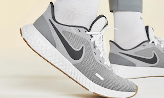 Pilihan Sepatu Lari Terbaik untuk Pemula: Nike Revolution 5