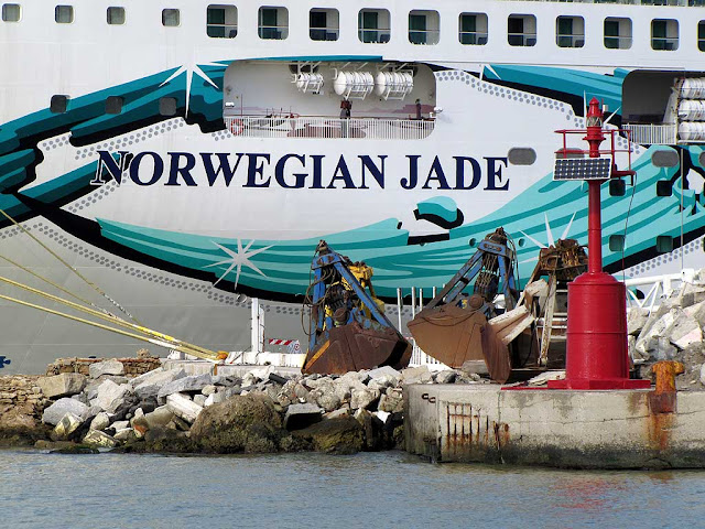 Nave da crociera Norwegian Jade, IMO 9304057, porto di Livorno