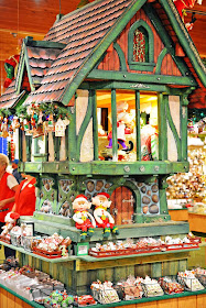 Bronner's Christmas Store
