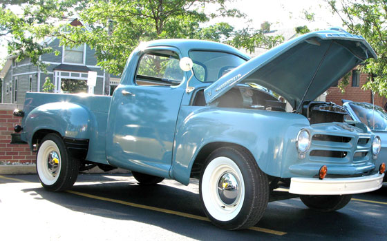 We stumbled across this classic 1955 Studebaker E Series V8 halfton pickup