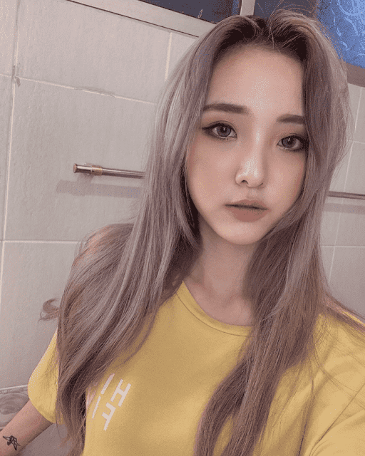 Nene - Hot girl Thái Lan bất ngờ hoá "gái ngoan" trước giờ sang Việt Nam dự showmatch Đại chiến Youtuber Quốc tế