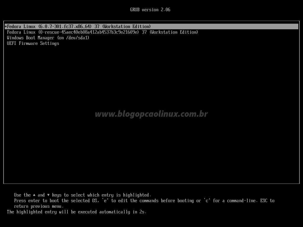 Tela do GRUB exibindo o Fedora 37 recém-instalado e o Windows