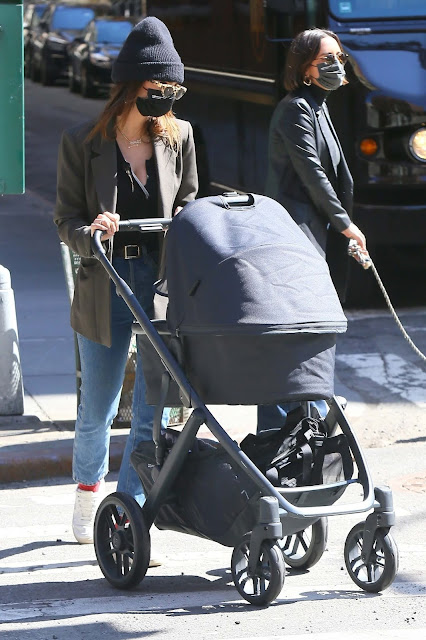 Emily Ratajkowski she was seen out having lunch at the Oden in New York