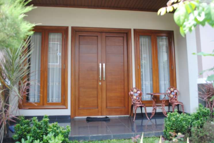 Jasa Borong Bangunan Kusen Daun Pintu dan Jendela 