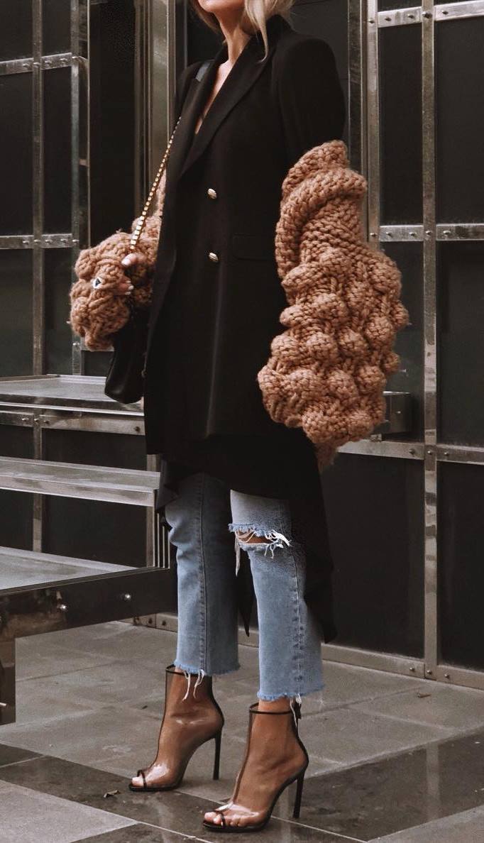 great fall outfit to copy rifht now : knit oversized cardi + black long blazer + jeans + bag + boots