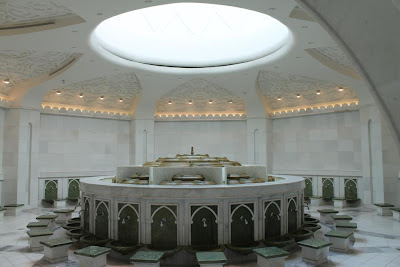 http://www.abudhabi-ofw.blogspot.com/2012/12/zayed-mosque.html