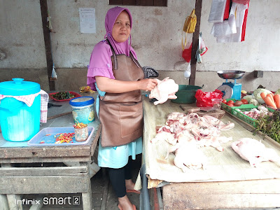 Harga Ayam Potong di Pasar Pagi Putussibau Rp45 Ribu Perkilogram