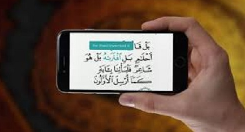 Hukum Membaca Al-Quran Melalui Smartphone, dan Adab dalam Membawa dan Menyimpannya