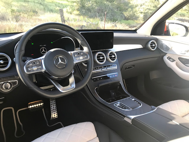 Instrument panel in 2020 Mercedes-Benz GLC 300 4MATIC