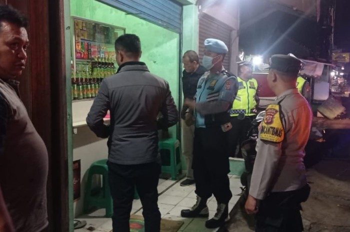 Polsek Bungursari Gelar Operasi Miras, Puluhan Botol Diamankan Petugas