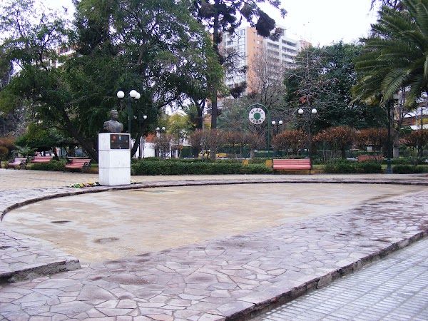 DESCRIPCION DEL MUNDO/ ESPACIOS PUBLICOS/ El busto de OHiggins, 2010