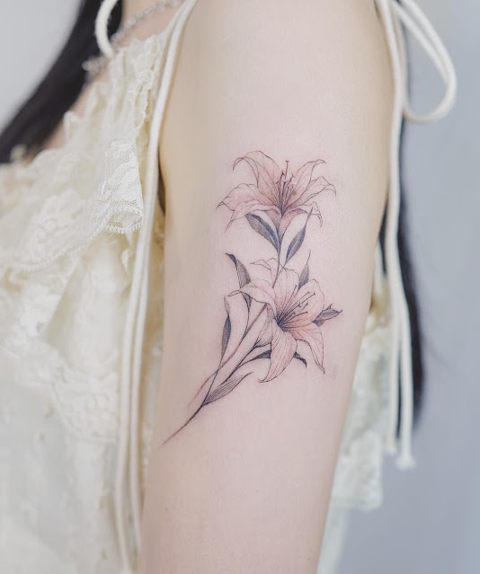 46 tatuagens femininas de diversos estilos e posições para inspirar vocês