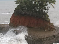 Pesona Pantai Lais yang Memukau