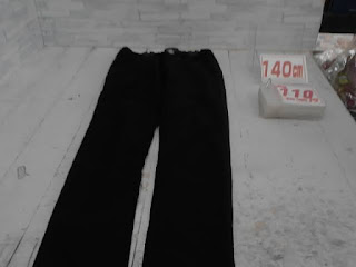 中古品　子供服　140㎝　ブラック　ロングパンツ　110円