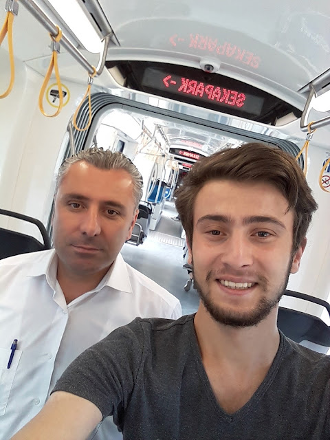 Harun İstenci Yüksel Ayçiçek ile birlikte Akçaray tramvay hattını test ediyor. İzmit, Kocaeli - Haziran 2018