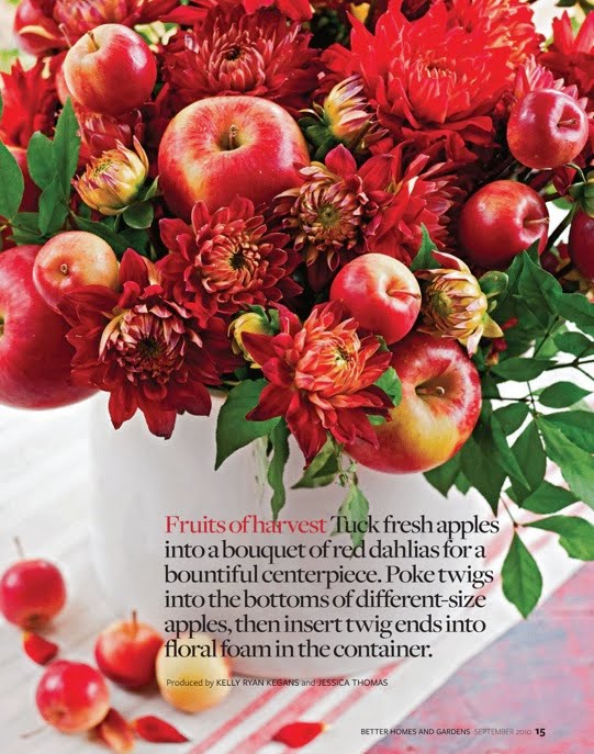 How gorgeous is this apple and dahlia centerpiece