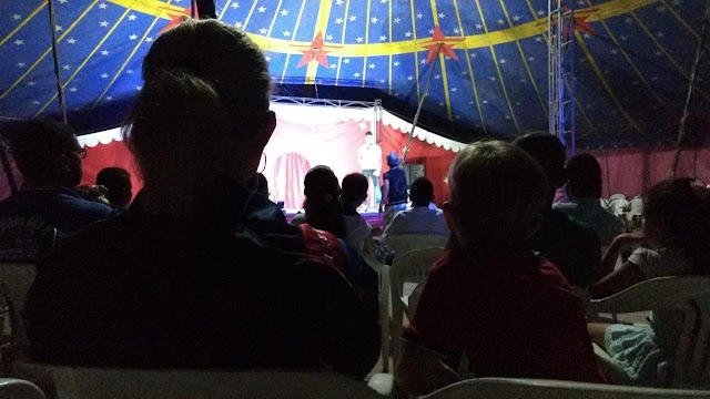 Hoje Tem Mais uma Noite  Espetáculo no Circo Dharlley em Macajuba.