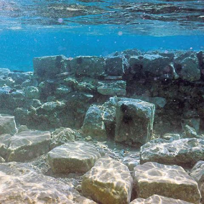 Τείχος και αρχαία πόλη στον βυθό