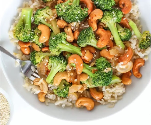 Broccoli Cashew Stir-Fry #vegetarian #vegan